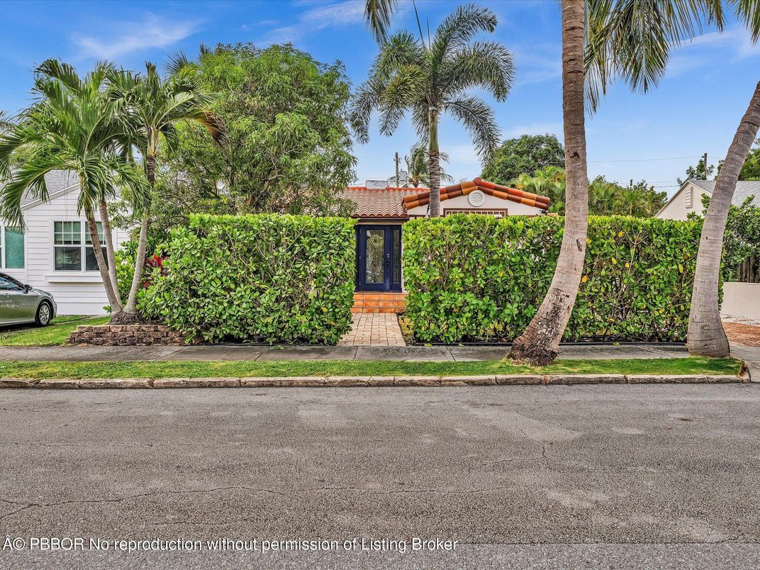 Exterior, Facade, Spanish Mediterranean