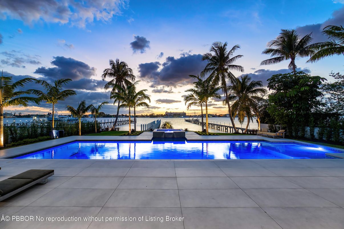 Exterior, Pool, Water