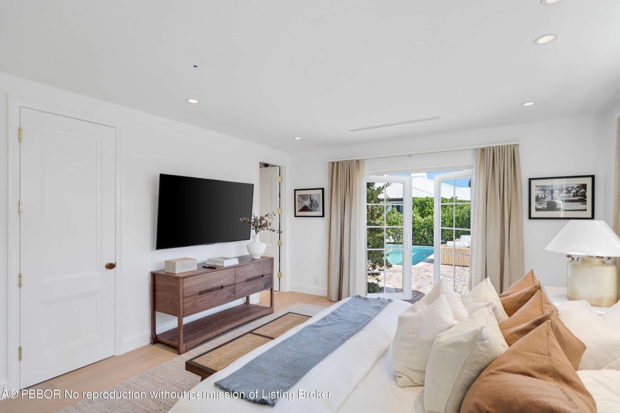 Bedroom, Interior, Living room, Recessed Lighting, Wood Texture Flooring