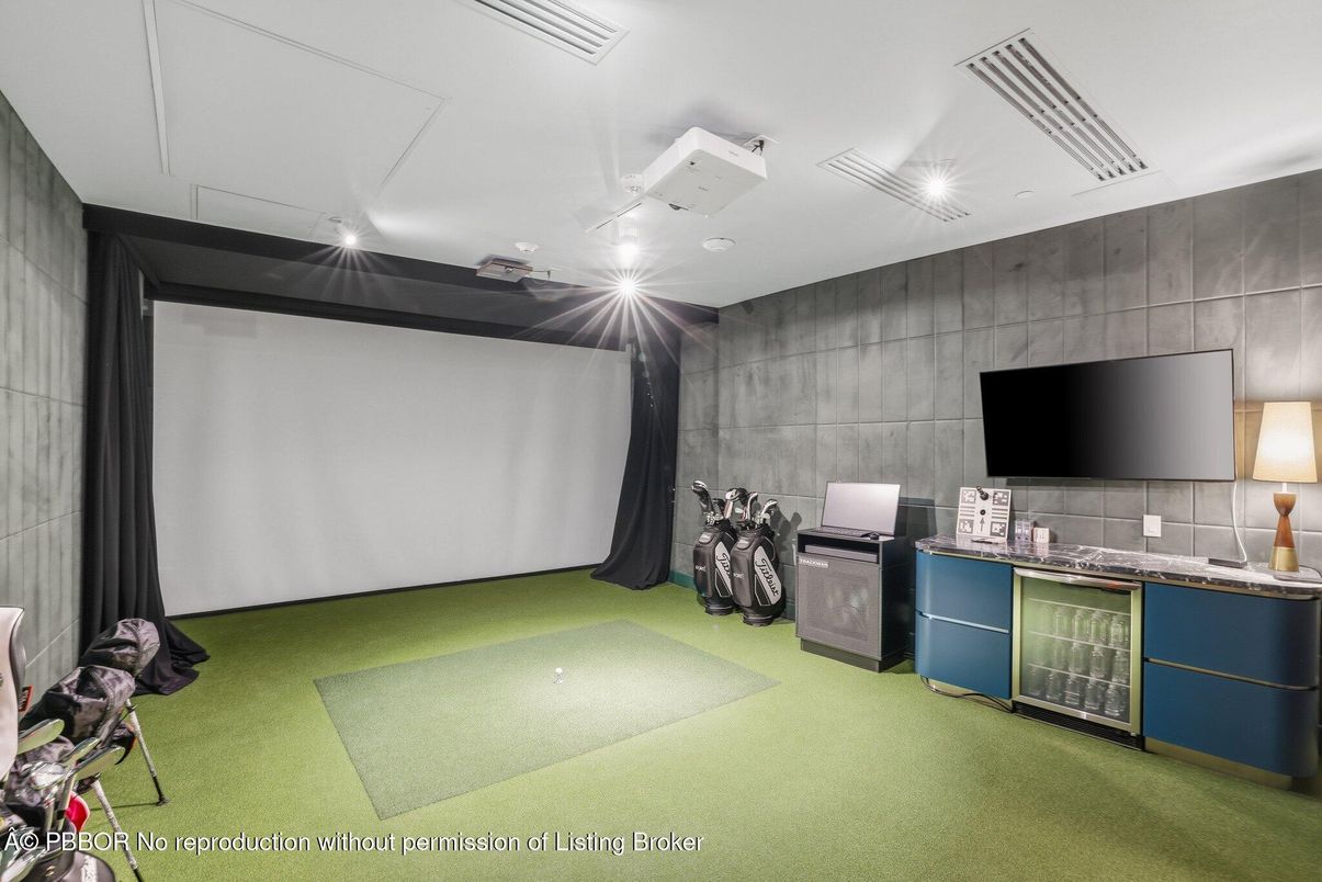 Interior, Projection Screen, Recessed Lighting, Theatre Room