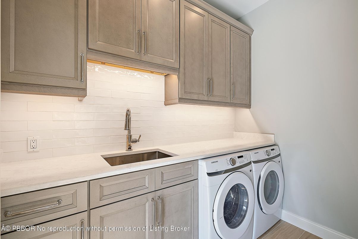 Interior, Washer, Wood Texture Flooring
