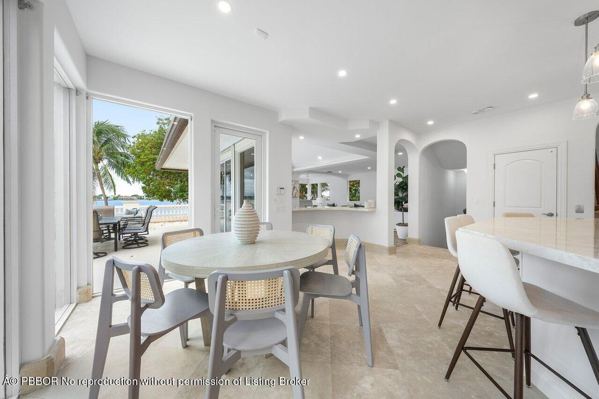 Dining room, Interior, Pendant Lights, Recessed Lighting