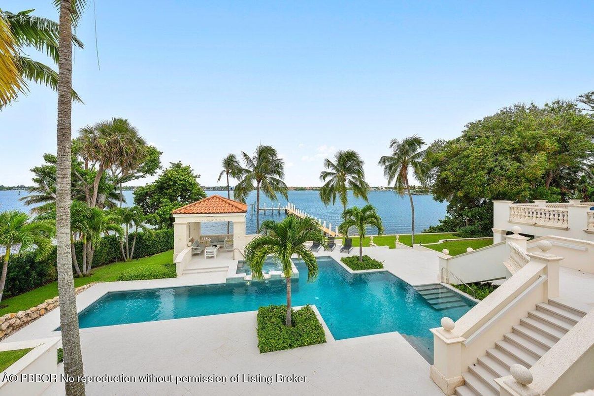 Exterior, Pool, Water