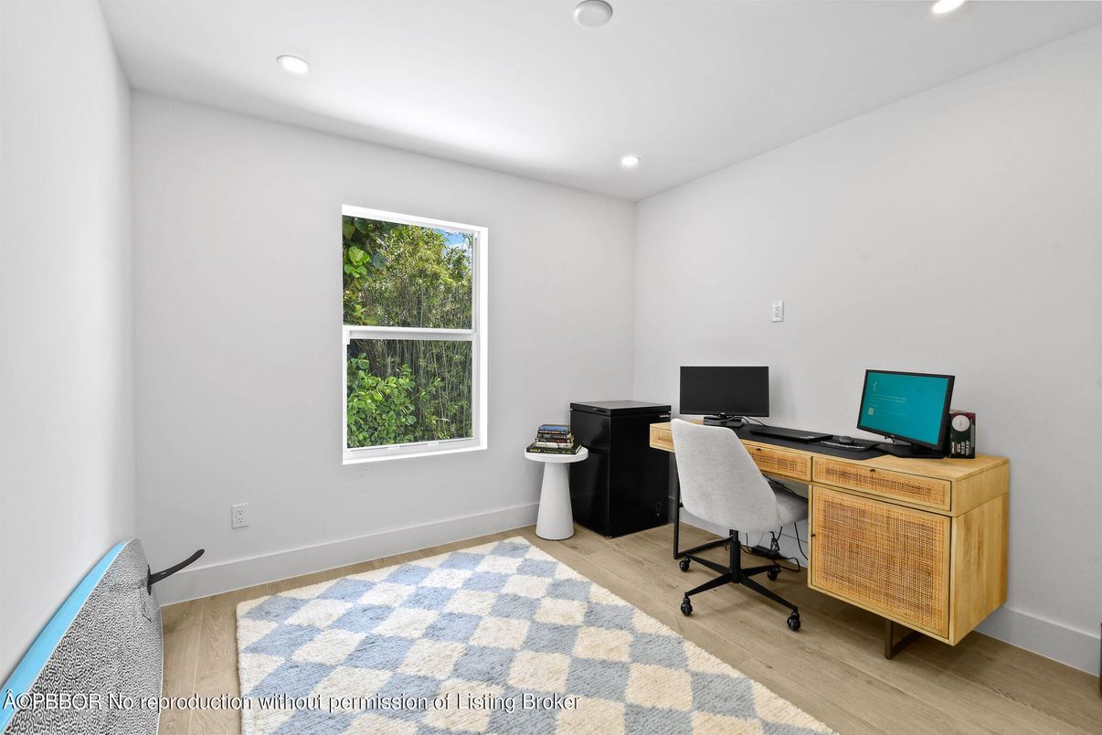 Home Office, Interior, Recessed Lighting, Wood Texture Flooring