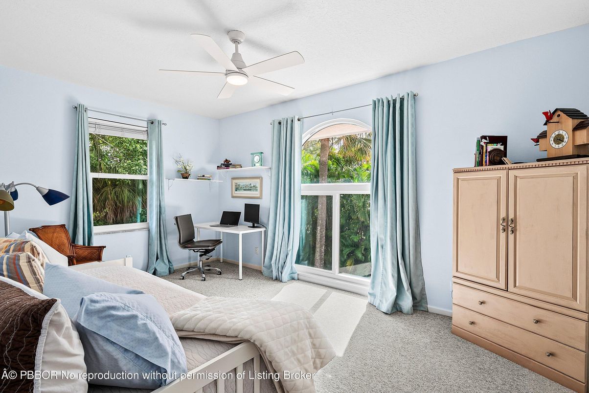 Home Office, Interior