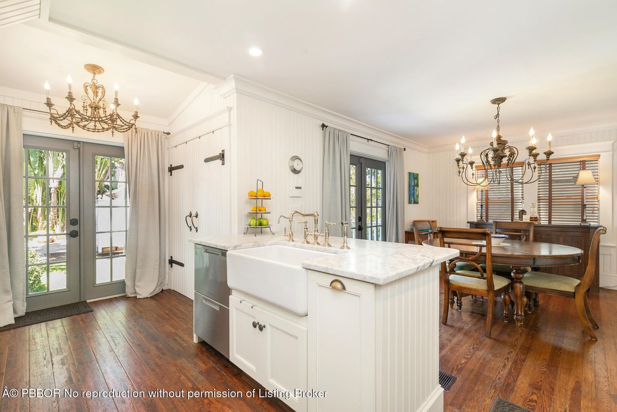 Chandelier, Dining room, Interior, Kitchen, Recessed Lighting, Wood Texture Flooring