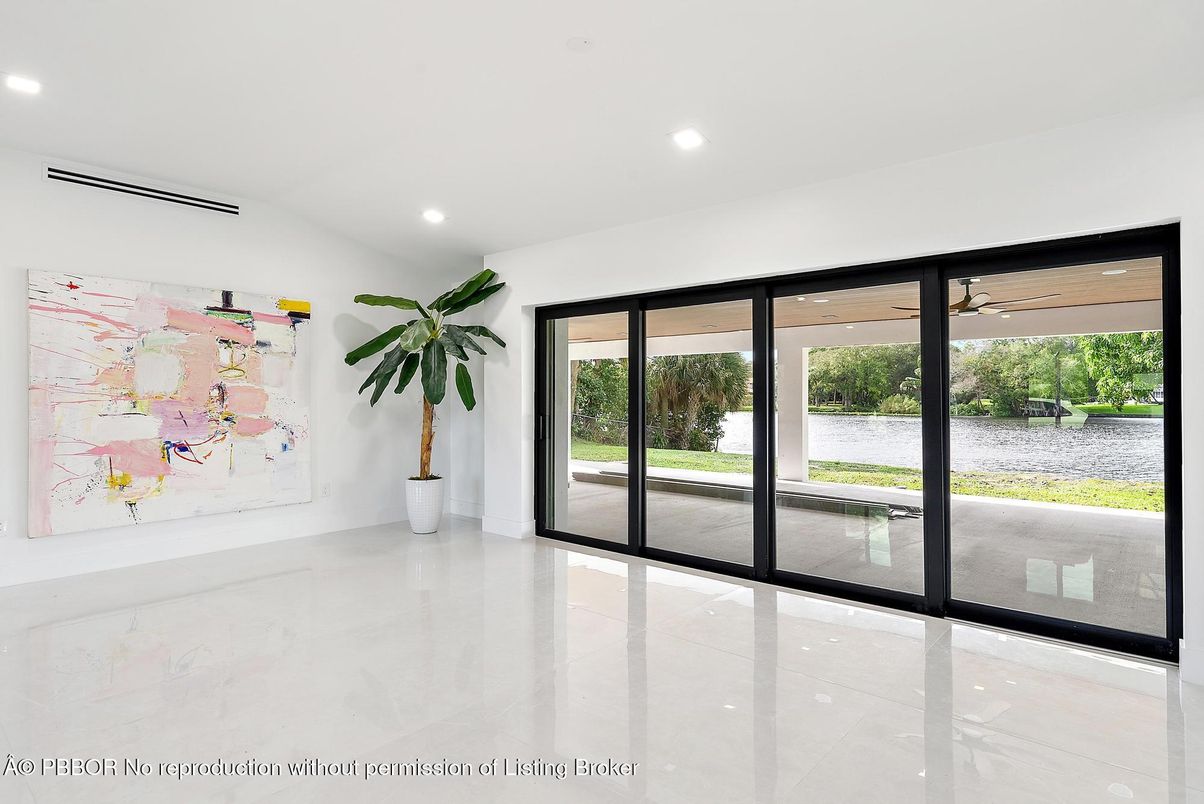 Empty room, Interior, Recessed Lighting, Water