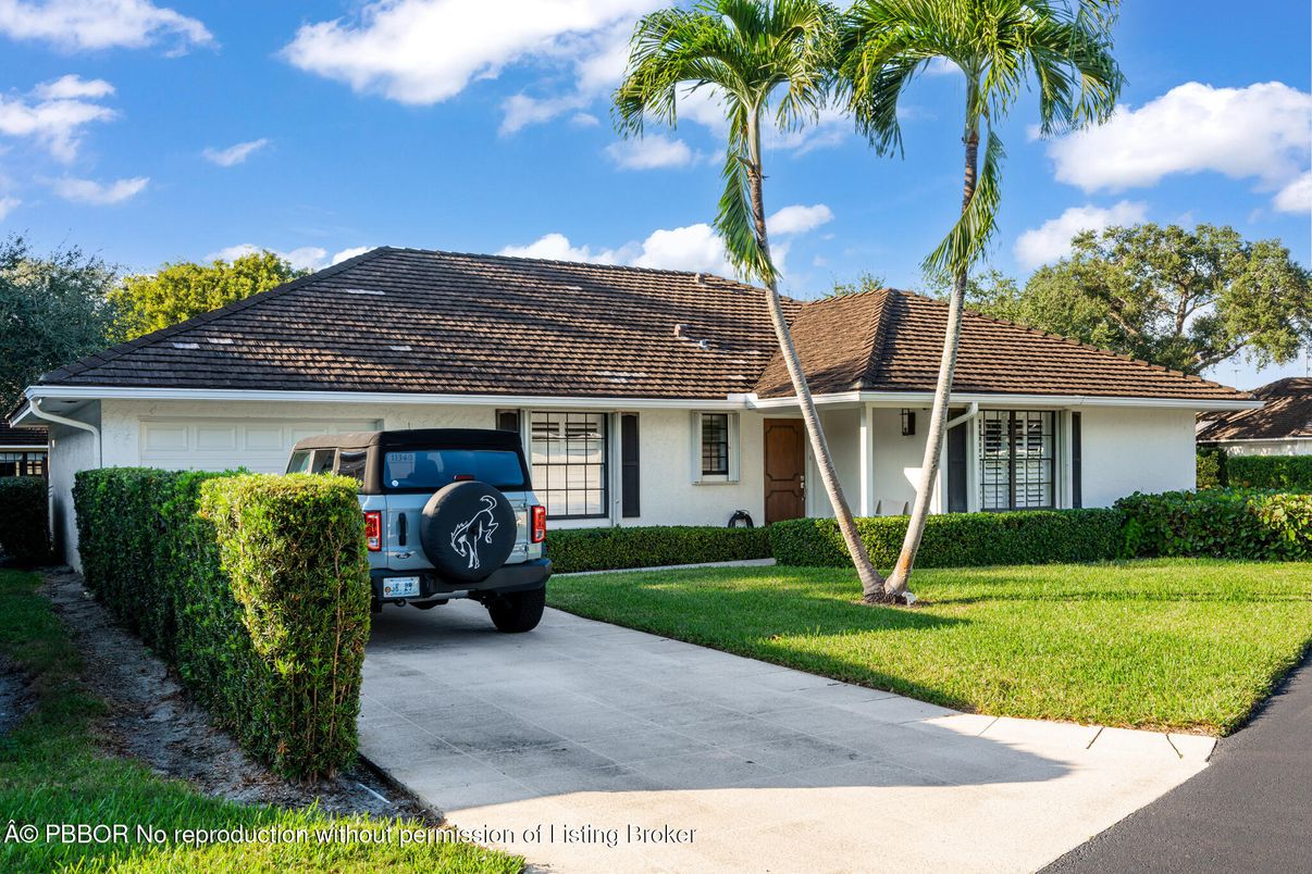 Exterior, Facade, Ranch