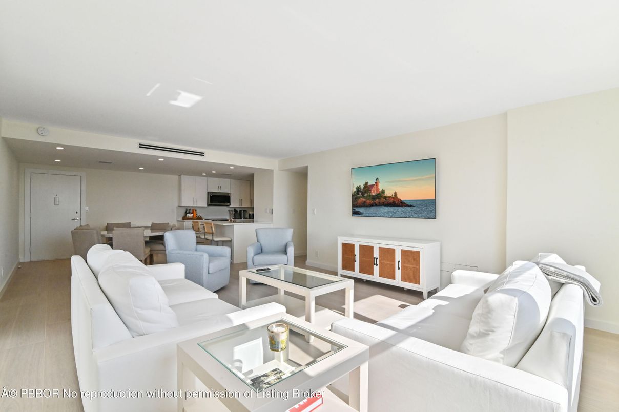 Dining room, Interior, Kitchen, Living room, Pendant Lights, Recessed Lighting, Wood Texture Flooring