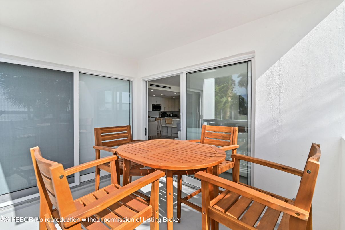 Dining room, Interior