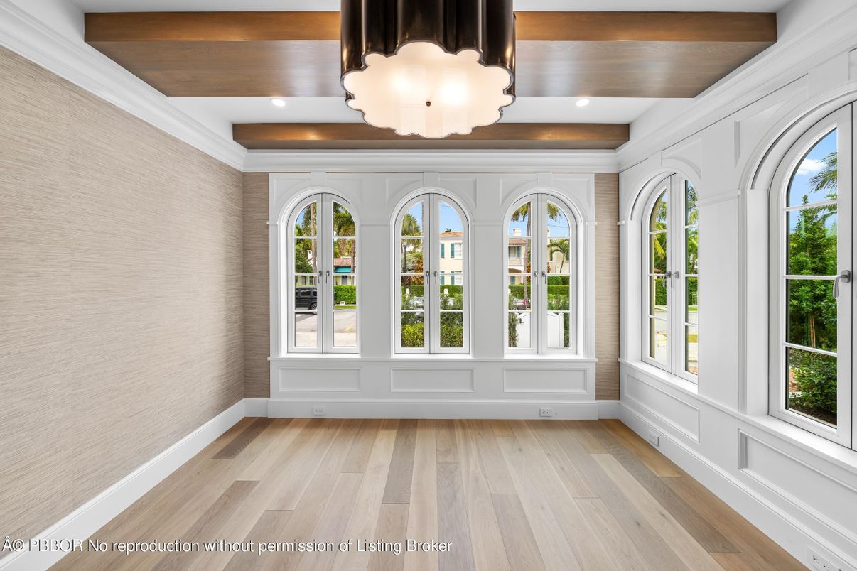 Empty room, Interior, Recessed Lighting, Wooden Beams, Wood Texture Flooring