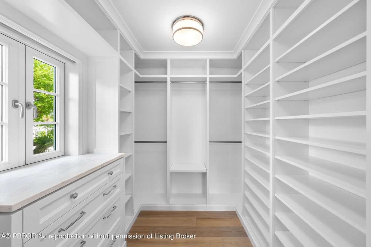 Interior, Walk-in Closets, Wood Texture Flooring