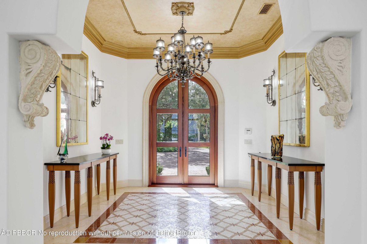 Chandelier, Interior