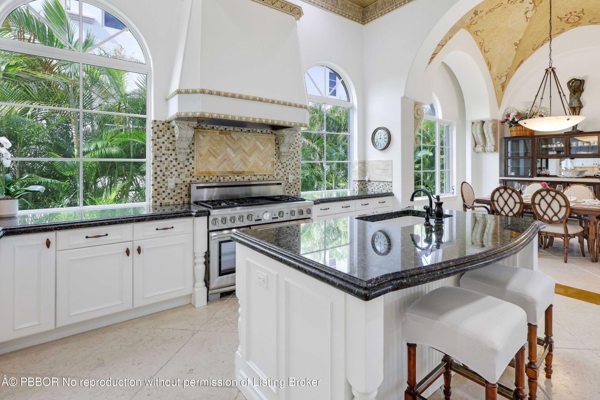 Dining room, Interior, Kitchen, Pendant Lights, Stainless Steel Appliances