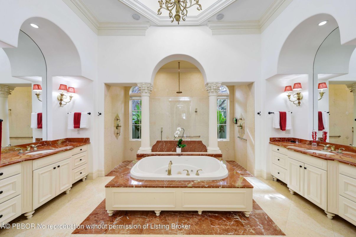 Bathroom, Dual Sink Vanities, Interior, Recessed Lighting