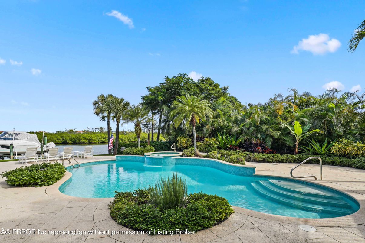 Exterior, Pool, Water