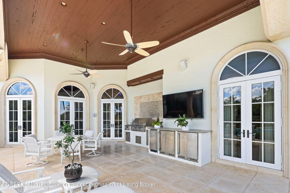 Exterior, Outdoor Kitchen