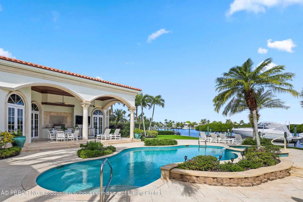Exterior, Pool, Water