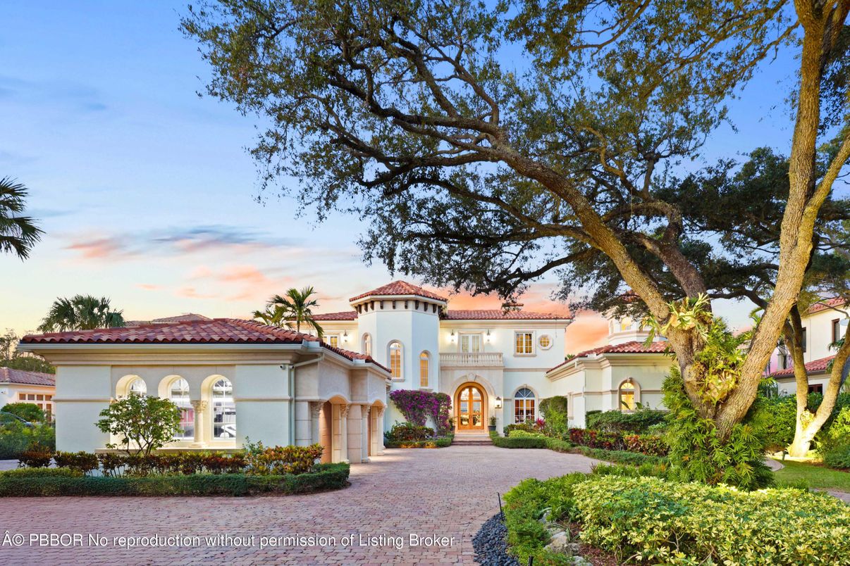 Backyard, Exterior, Facade, Mediterranean