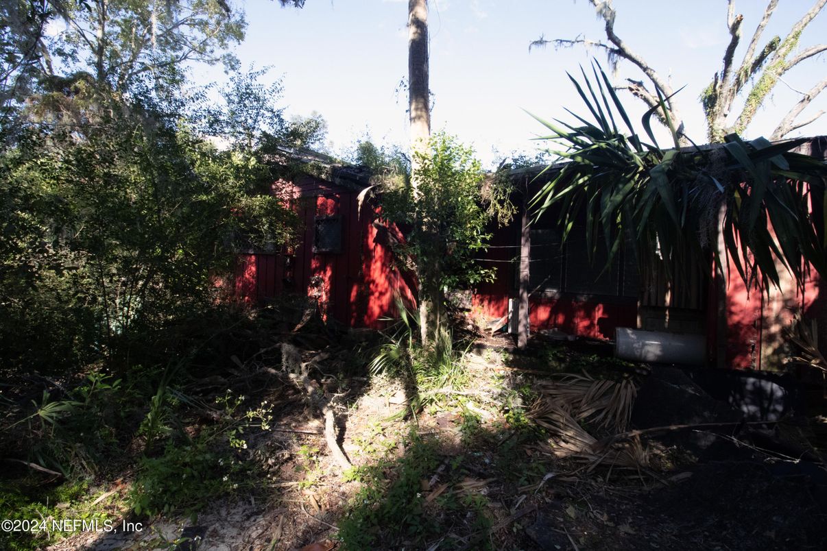 Backyard, Exterior