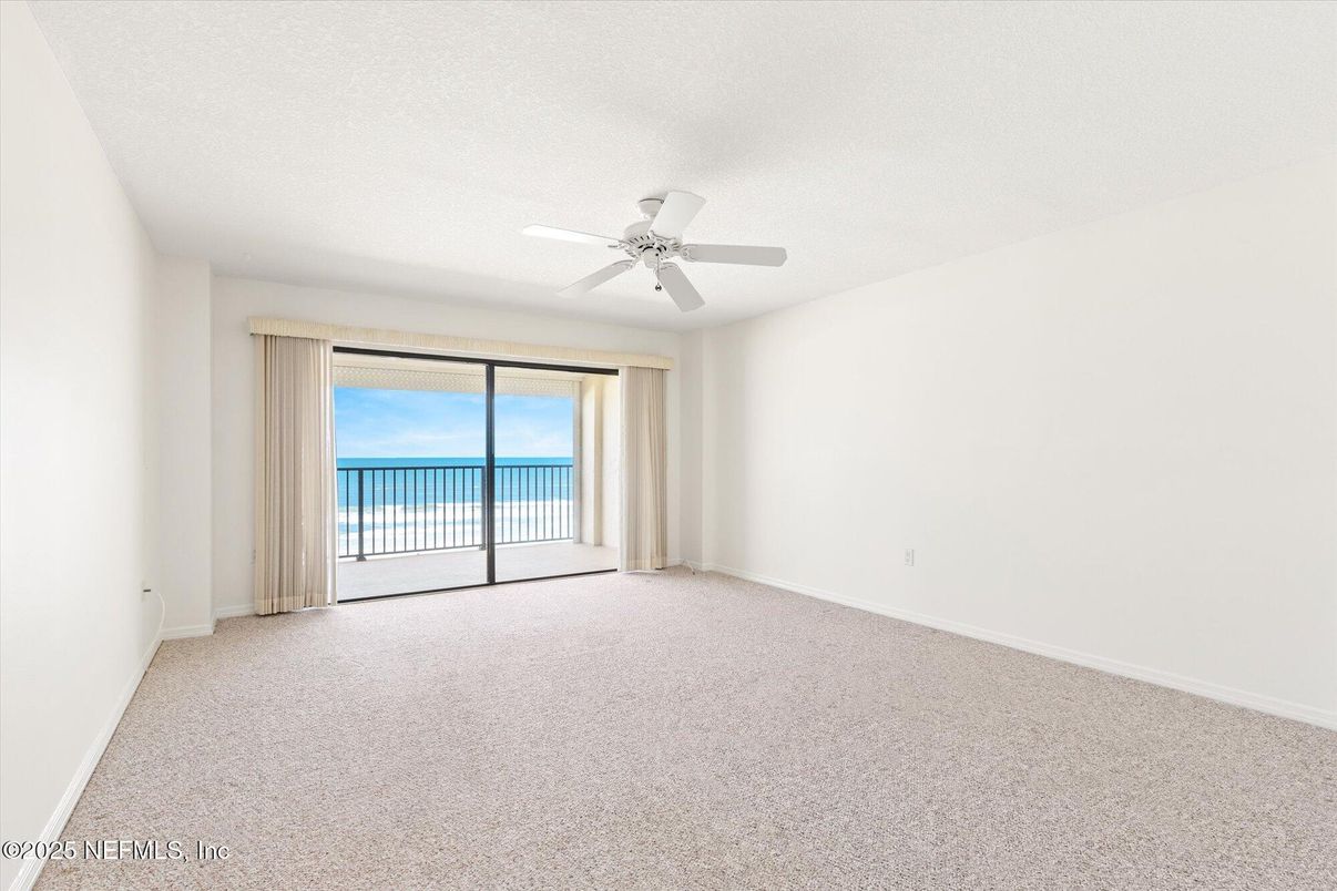 Empty room, Interior, Water