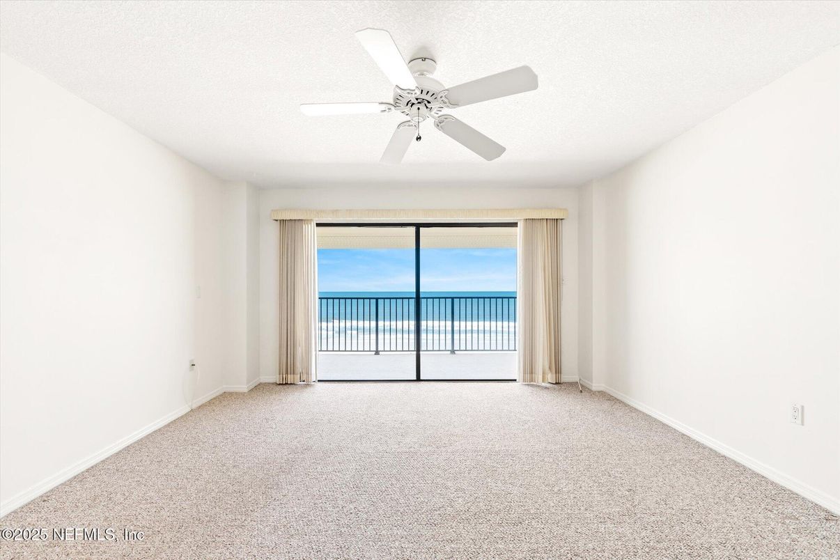 Empty room, Interior, Water