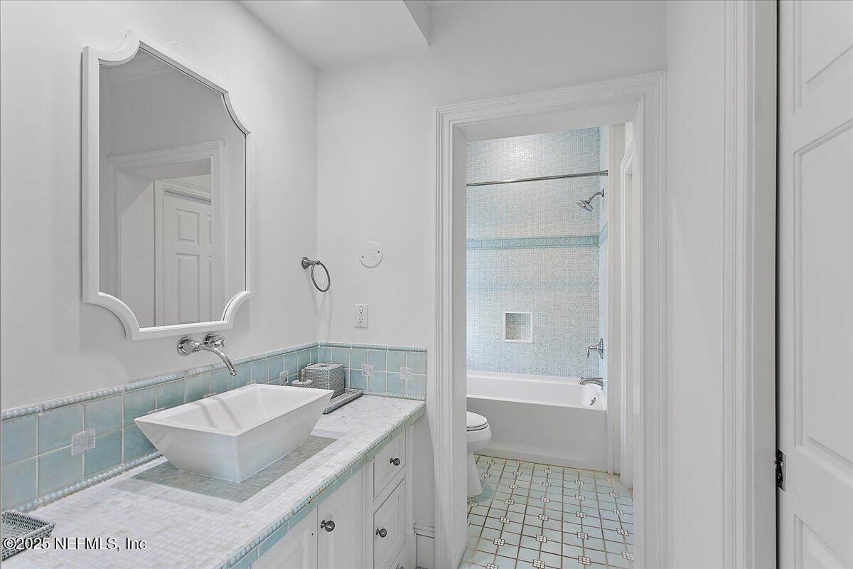 Bathroom, Interior, Tile Countertops