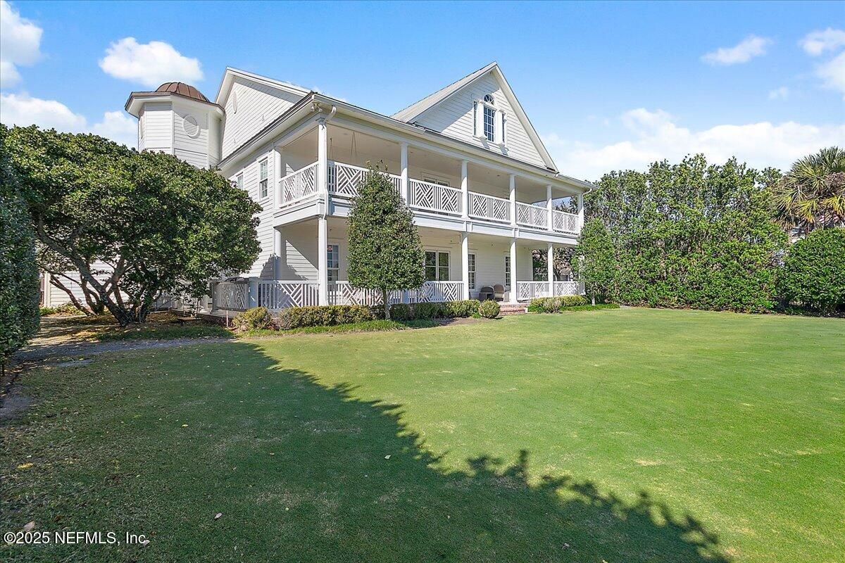 Backyard, Exterior, Facade, Queen Anne Victorian
