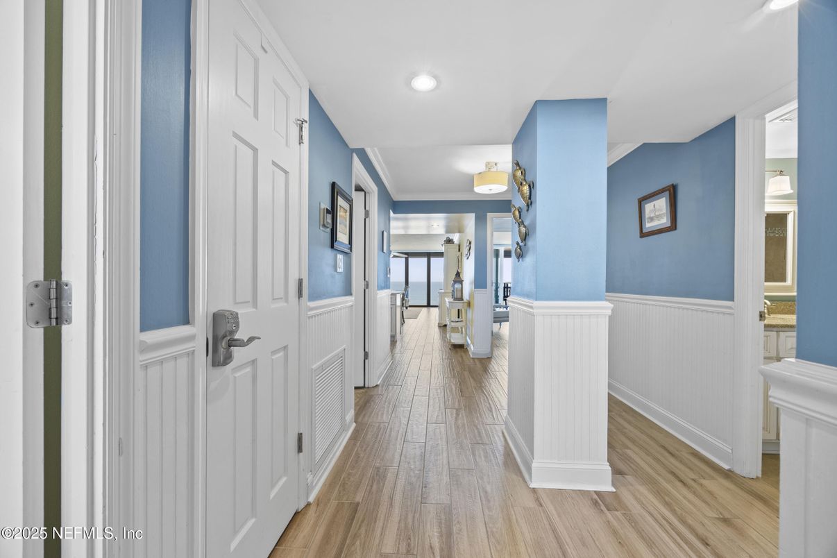 Interior, Recessed Lighting, Wood Texture Flooring