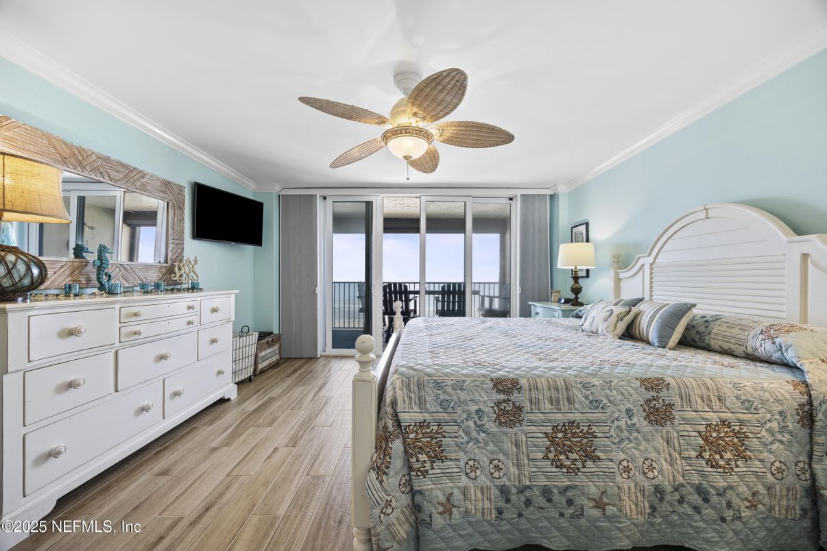 Bedroom, Interior, Water, Wood Texture Flooring