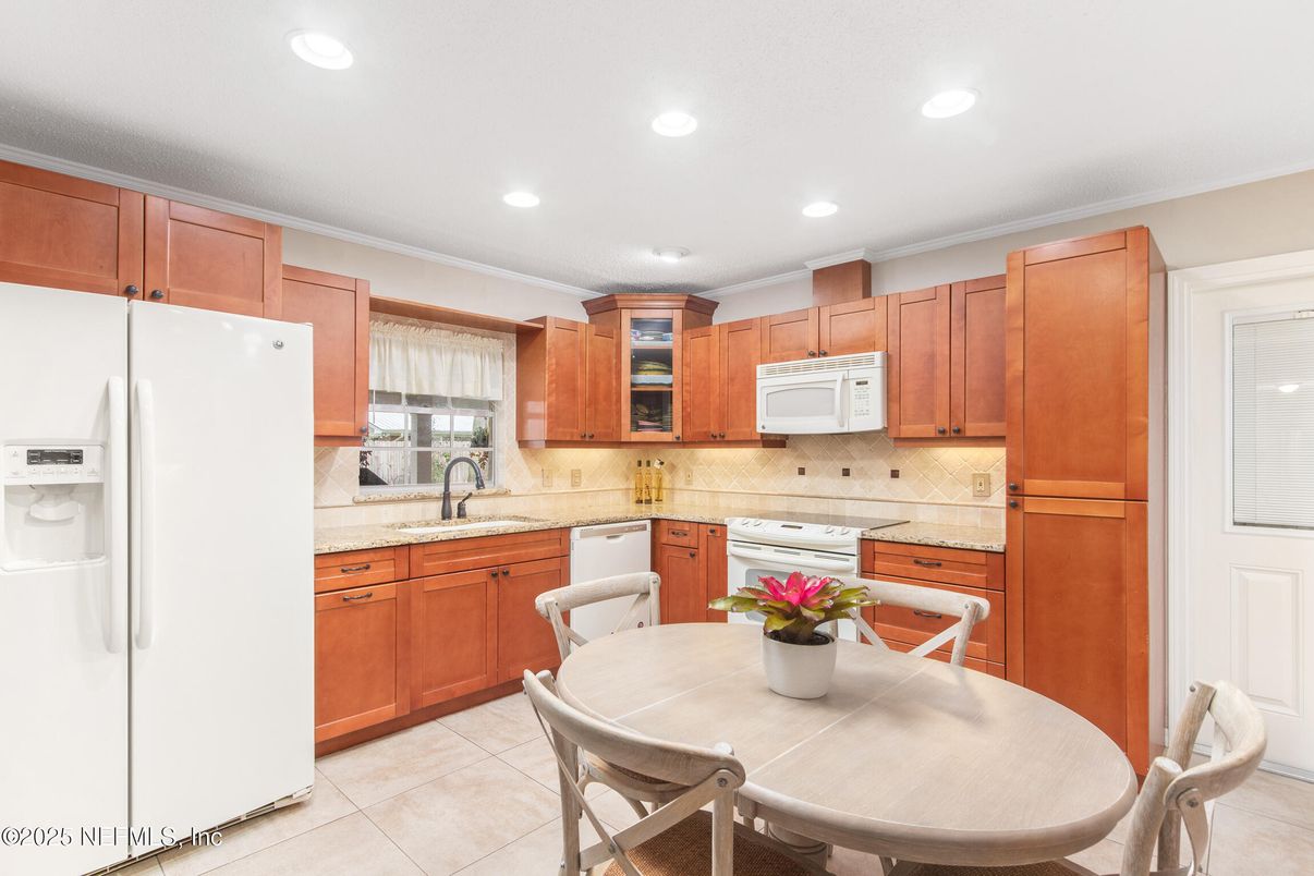 Dining room, Interior, Kitchen, Recessed Lighting