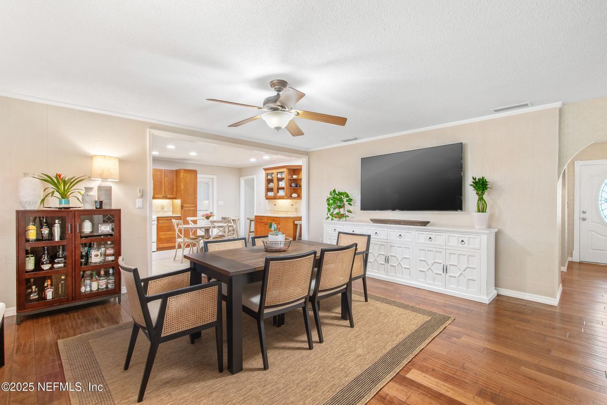 Dining room, Interior, Kitchen, Recessed Lighting, Wood Texture Flooring