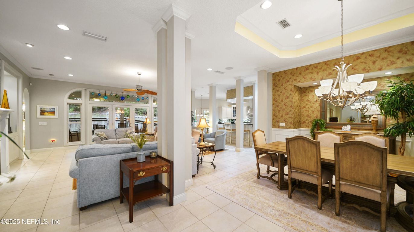 Chandelier, Dining room, Interior, Living room, Pendant Lights, Recessed Lighting