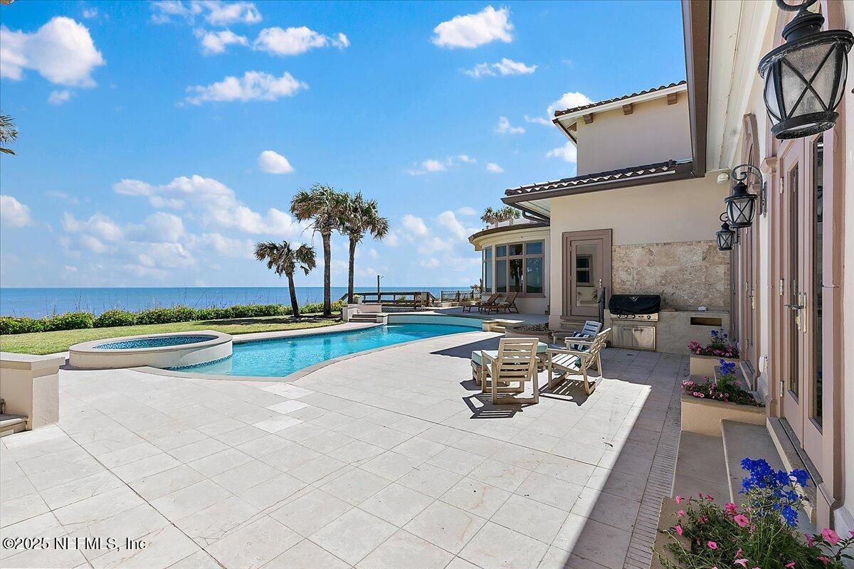 Exterior, Pool, Water