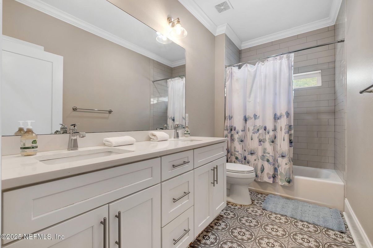 Bathroom, Dual Sink Vanities, Interior