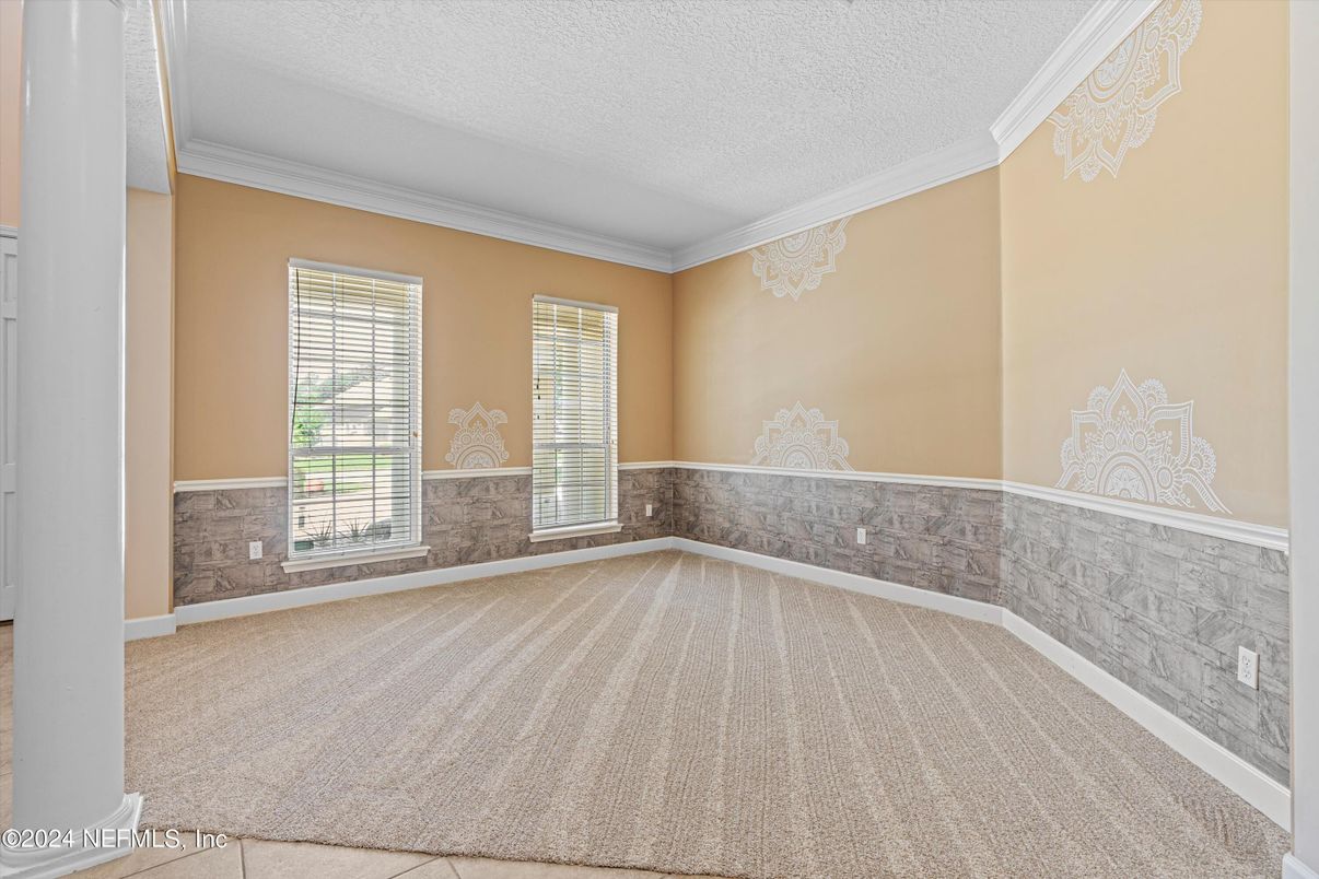 Empty room, Interior