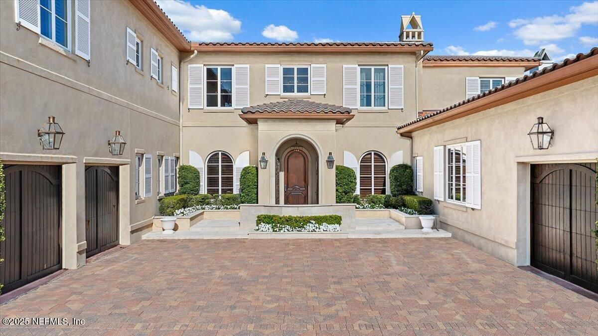 Exterior, Facade, Mediterranean