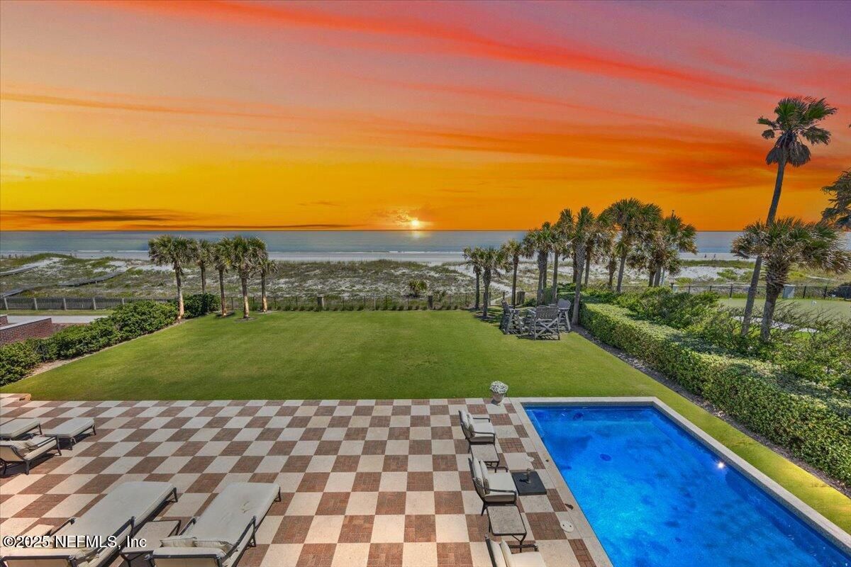 Exterior, Pool, Water