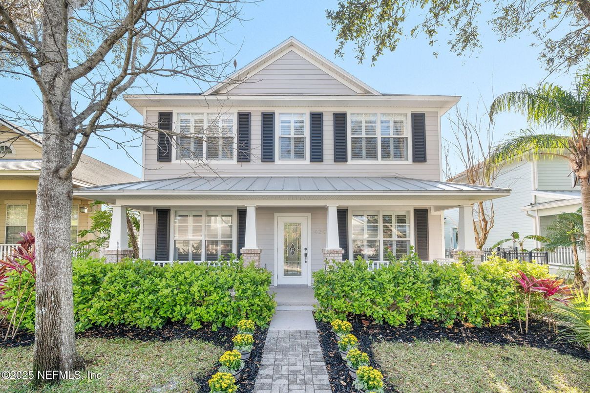 Exterior, Facade, American Foursquare