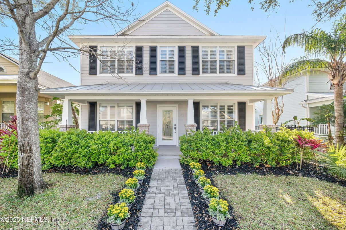 Exterior, Facade, American Foursquare