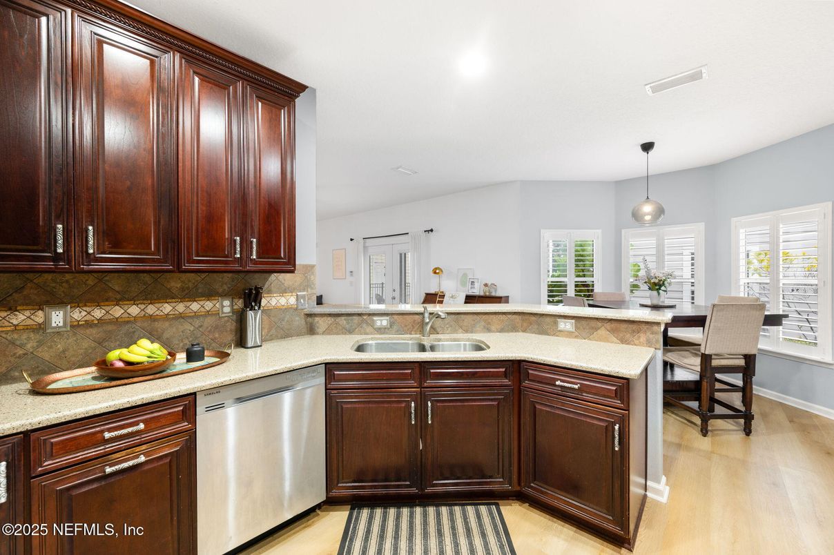 Dining room, Interior, Kitchen, Pendant Lights, Recessed Lighting, Wood Texture Flooring