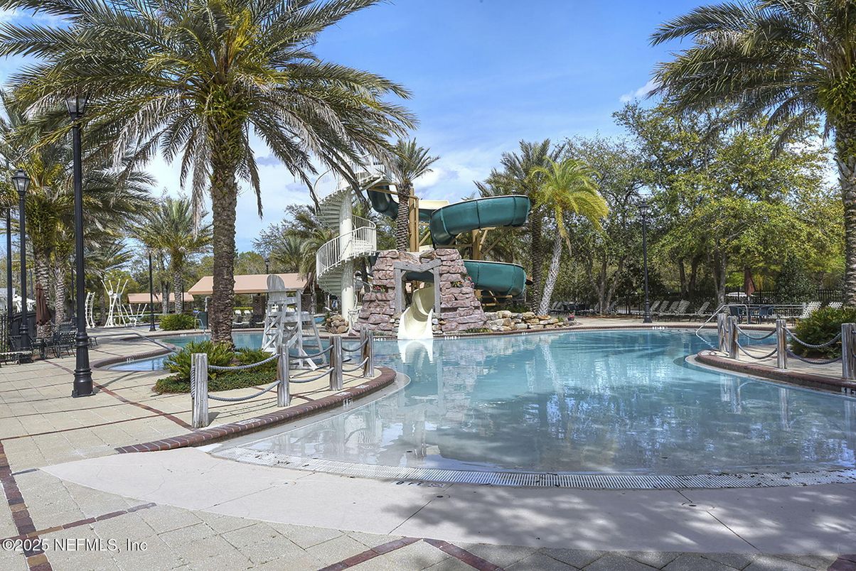 Exterior, Playground, Pool