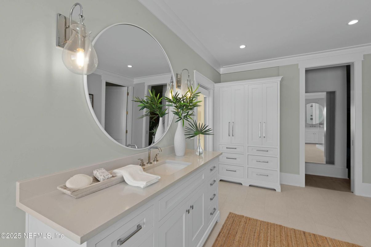 Bathroom, Dual Sink Vanities, Interior, Recessed Lighting