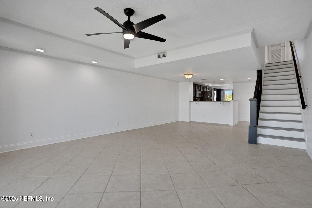 Empty room, Interior, Recessed Lighting