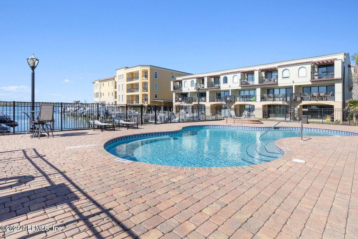 Exterior, Pool