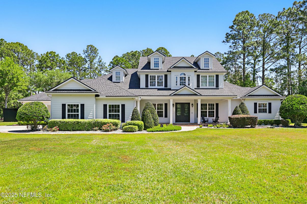 Exterior, Facade, Farmhouse