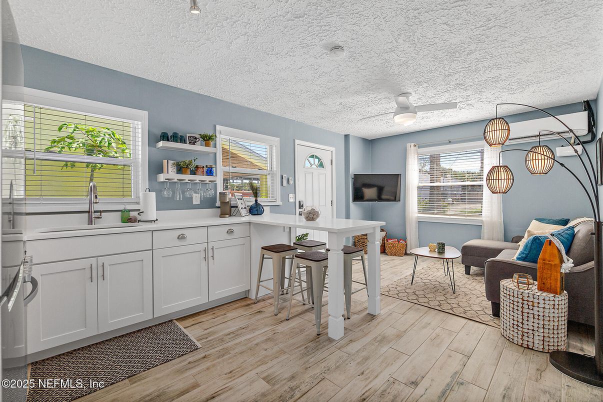 Interior, Pendant Lights, Wood Texture Flooring