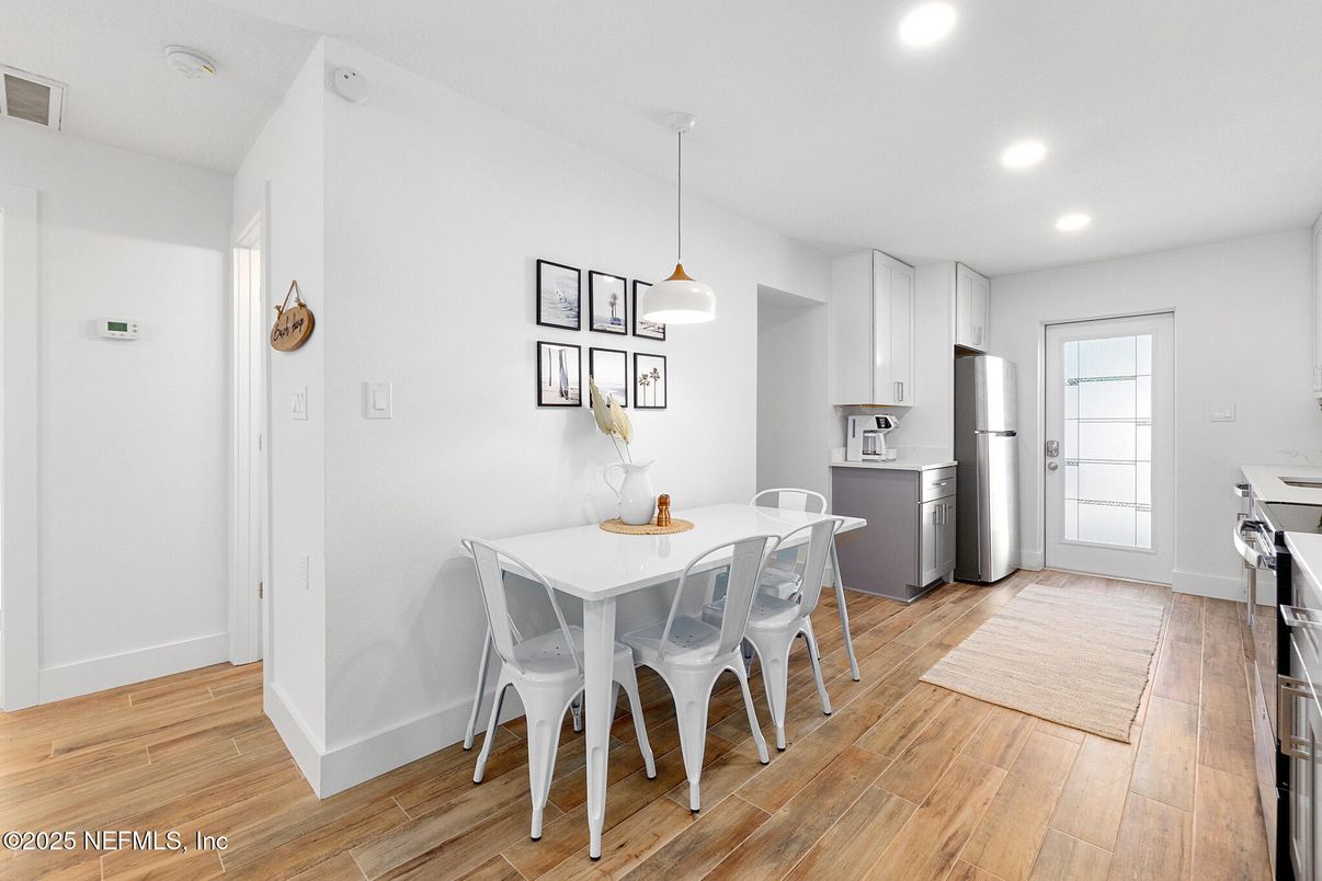 Dining room, Interior, Kitchen, Pendant Lights, Recessed Lighting, Wood Texture Flooring