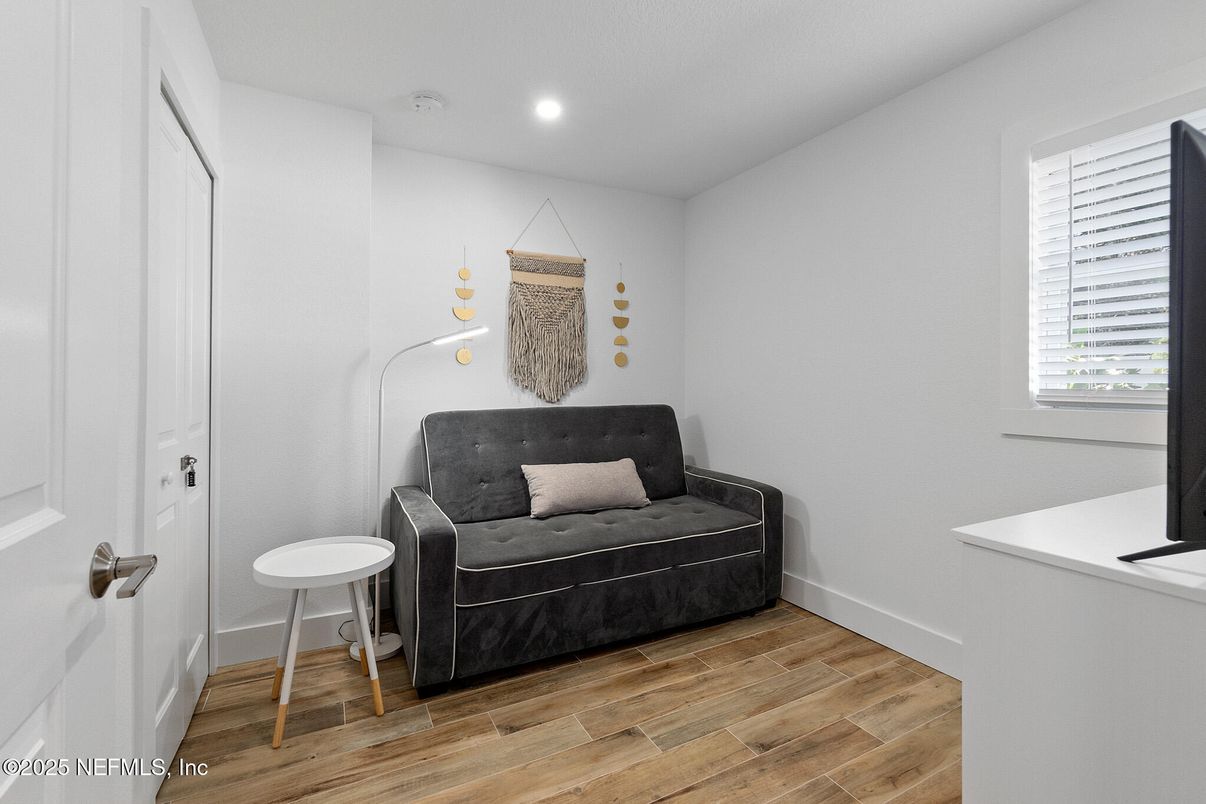 Interior, Recessed Lighting, Wood Texture Flooring