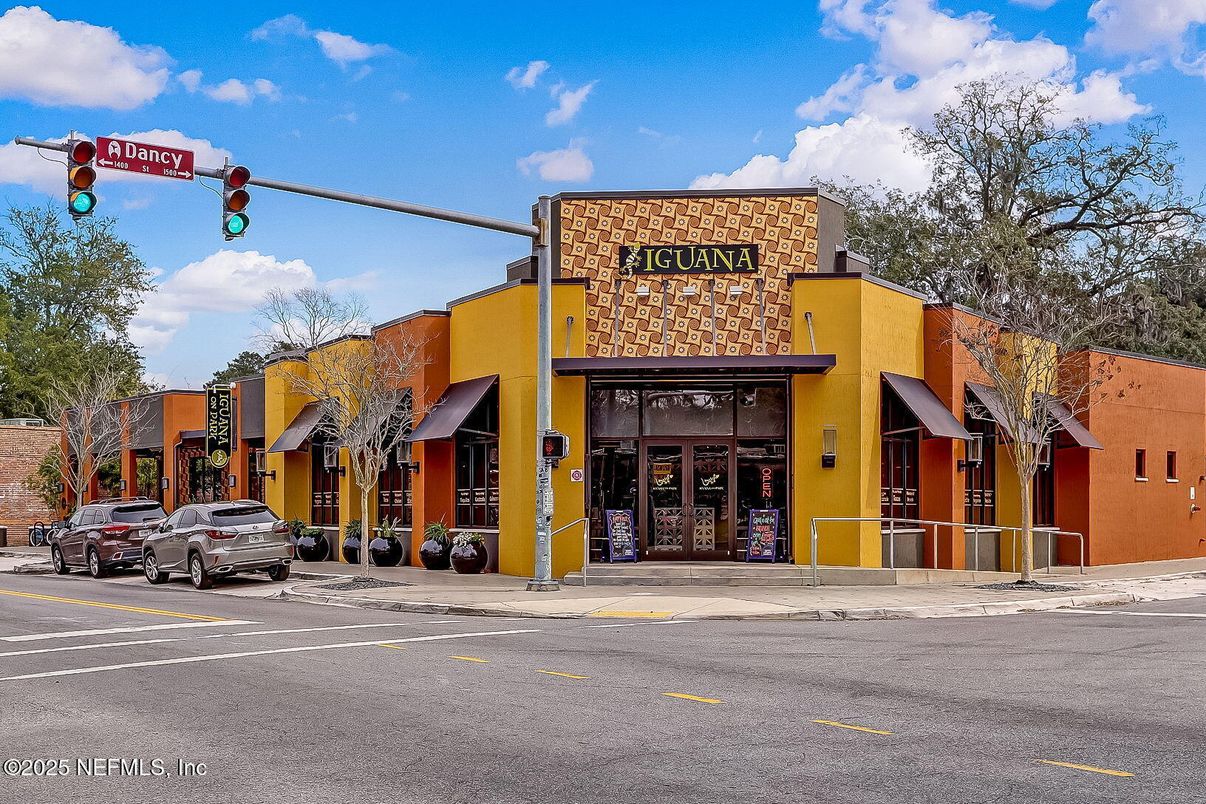 Exterior, Facade, None